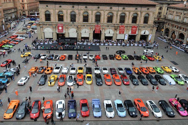 piazza maggiore vazuta de pe san petronio.jpg