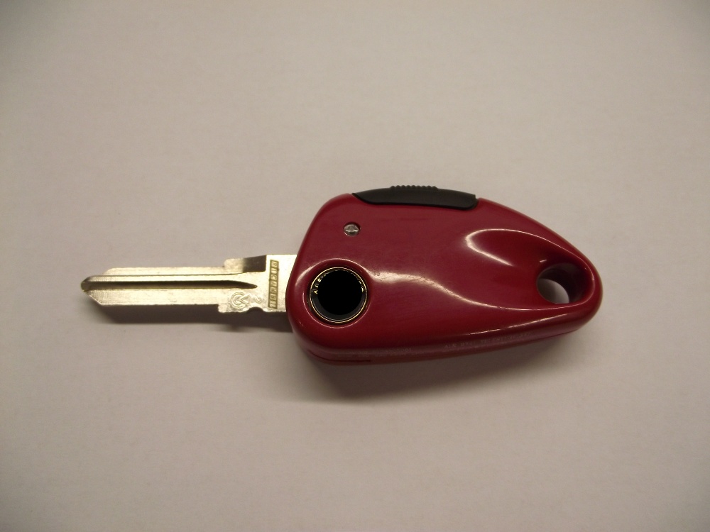 alfa_romeo_red_key.jpg