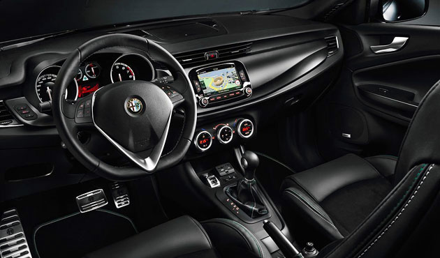 2014-Alfa-Romeo-Giulietta-Quadrifoglio-Verde-dashboard.jpg