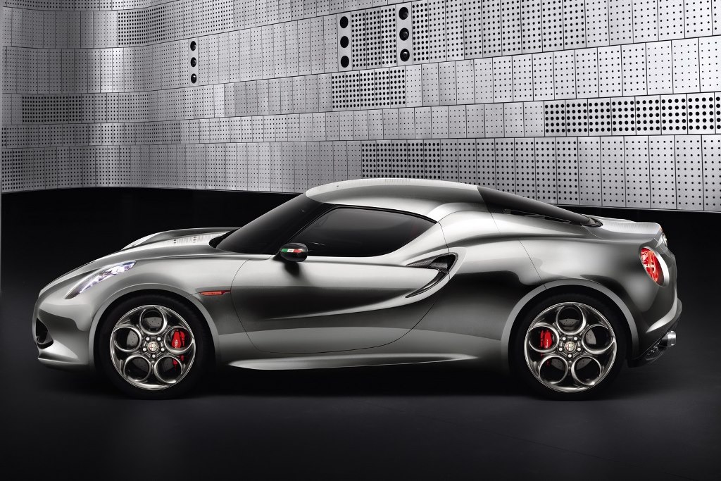 Alfa-Romeo-4C-Side-Liquid-Silver.jpg