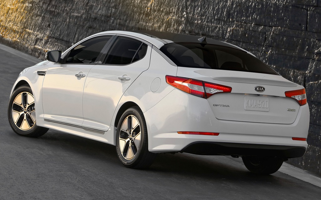 2013-kia-optima-hybrid-rear-side-view.jpg