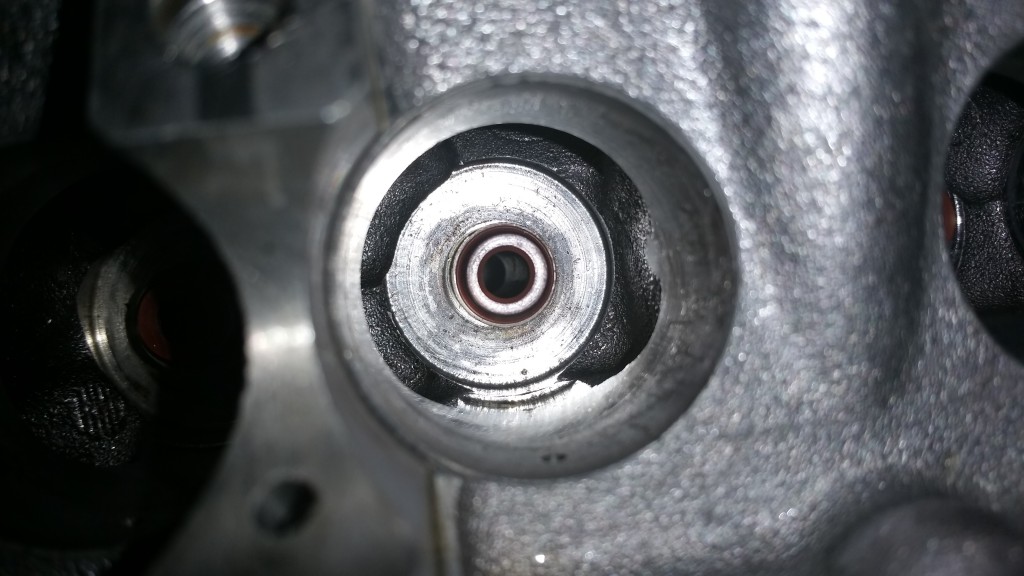 Alfa147_valve_seal5.jpg