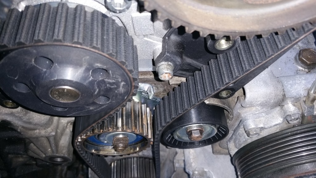 Alfa147_mounted_belt.jpg