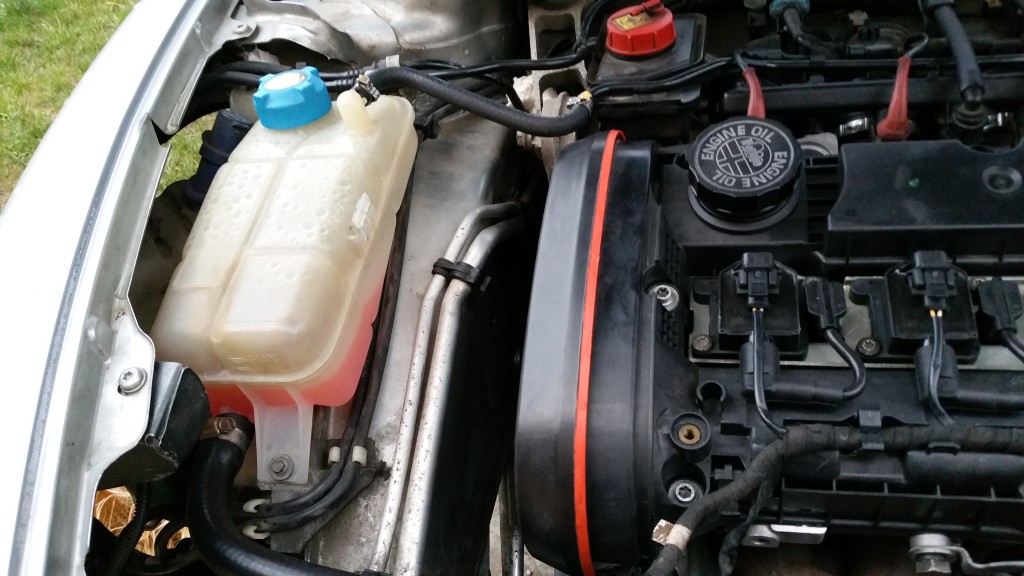 Alfa147_Coolant_tank.jpg