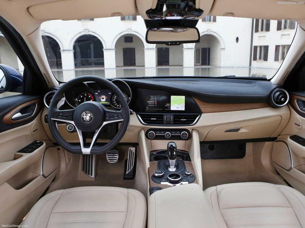 Giulia interior beige.jpg