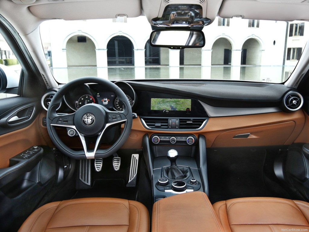 Giulia interior cuoio.jpg